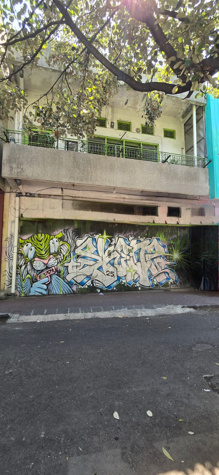 Kesempatan Emas Untuk Investasi: Rumah &amp; Toko Super 2 Lantai di daerah strategis Slamet Riyadi