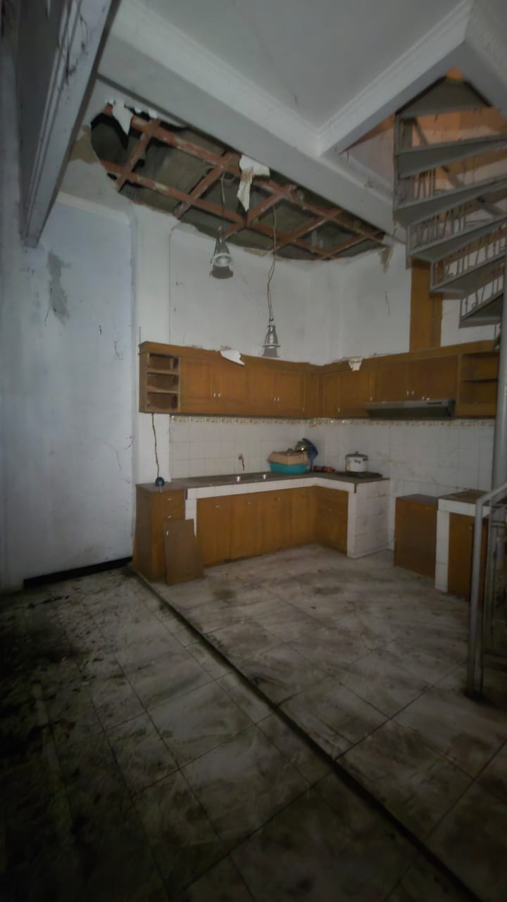 Hot Property! Ruko 2 Lantai + Tanah Luas di Lokasi Emas Slamet Riyadi, Cocok untuk Usaha dan Investasi - Foto 3