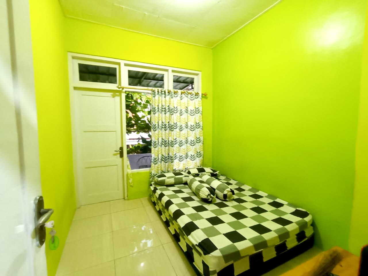 Rumah Nyaman Siap Pakai, Cocok untuk Keluarga Besar di Gonilan Kartasura, Dekat Kampus &amp; Fasilitas Publik - Foto 2