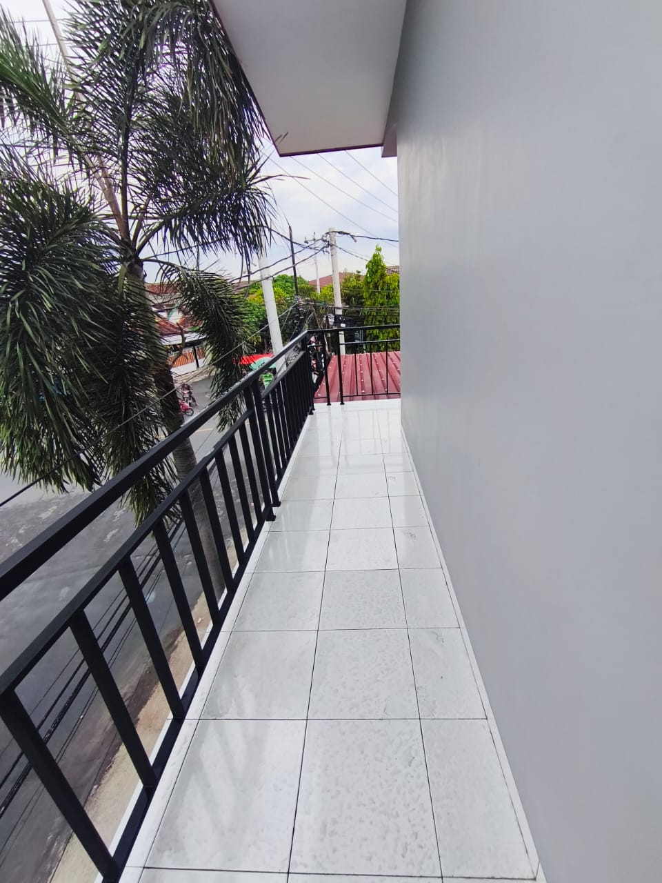 Disewakan Ruko 2 Lantai Lokasi Strategis Di Pinggir Jalan Raya, Posisi Hook Luas Cocok Untuk Ruang Usaha. - Foto 2