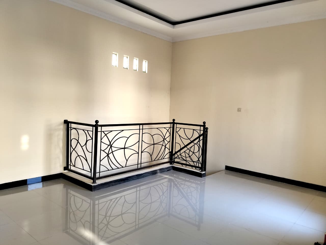 Dijual Rumah Bagus 2 Lantai. Lokasi Strategis Dekat Luwes Kartasura, Spbu, Kuliner, Hotel, dll. - Foto 4